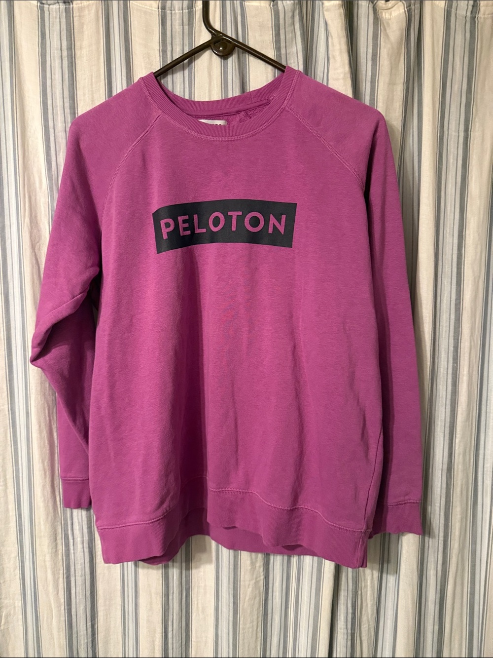 Peloton Women’s Crewneck Sweatshirt - Fuchsia Pink